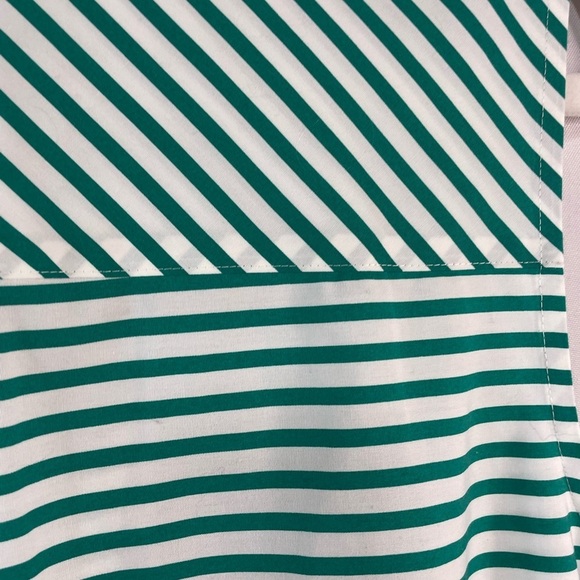 Chicos 100% cotton green and white strip blouse. Light weight and wrinkle free - Picture 3 of 5
